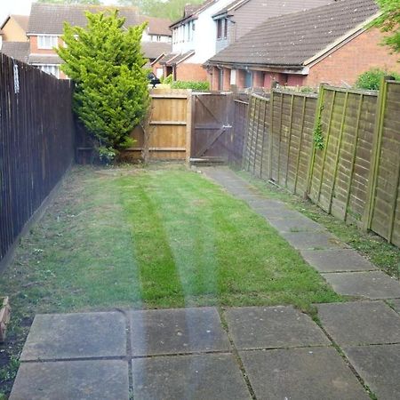 Milton Keynes Luxury Short Stay House With Wifi And Free Parking Wolverton  Exterior photo