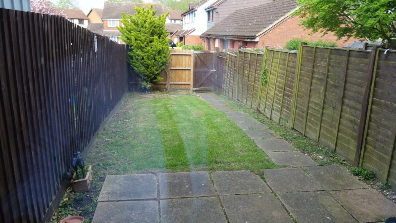 Milton Keynes Luxury Short Stay House With Wifi And Free Parking Wolverton  Exterior photo