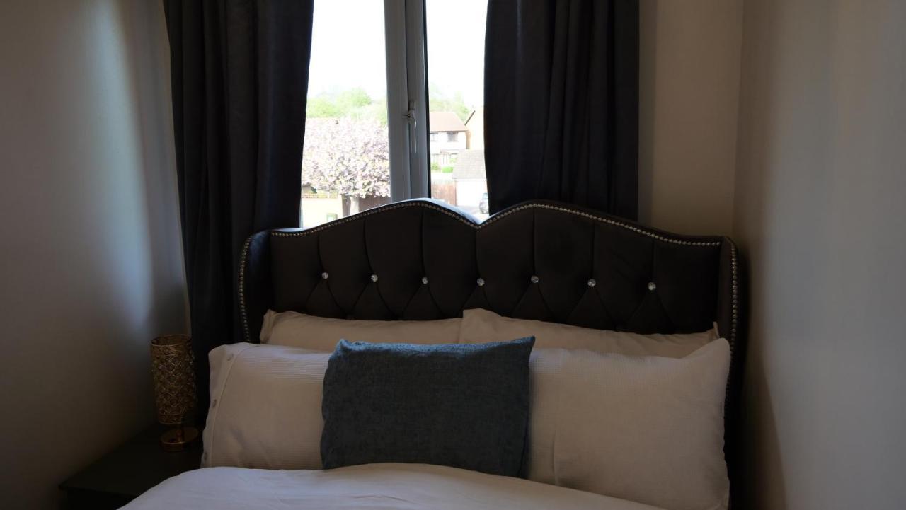 Milton Keynes Luxury Short Stay House With Wifi And Free Parking Wolverton  Exterior photo