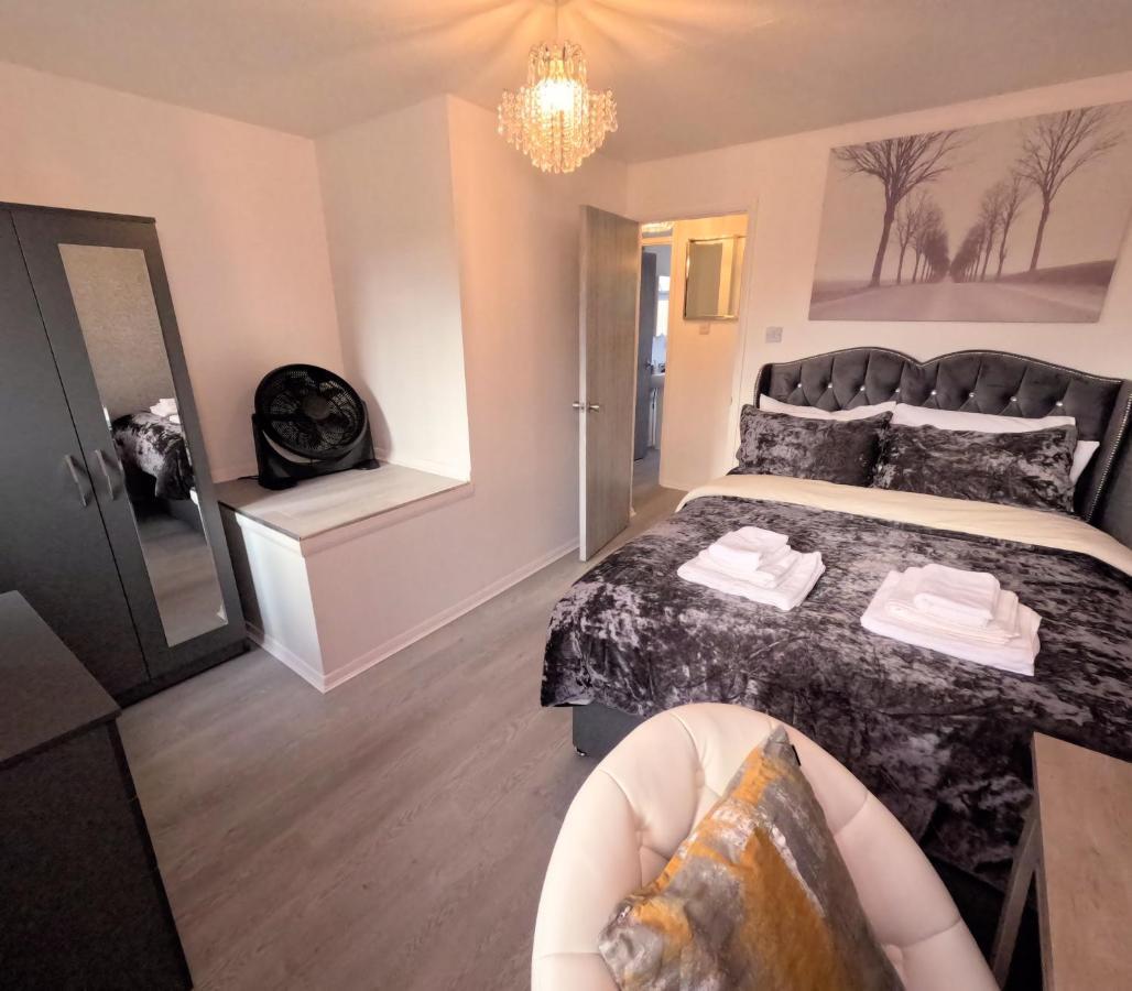 Milton Keynes Luxury Short Stay House With Wifi And Free Parking Wolverton  Exterior photo