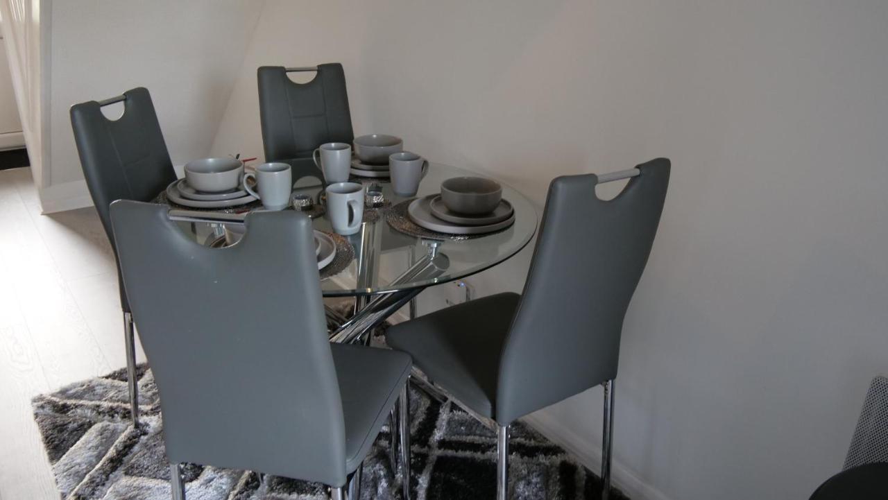 Milton Keynes Luxury Short Stay House With Wifi And Free Parking Wolverton  Exterior photo