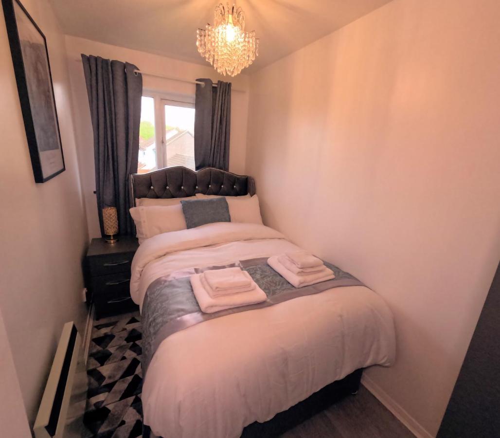 Milton Keynes Luxury Short Stay House With Wifi And Free Parking Wolverton  Exterior photo
