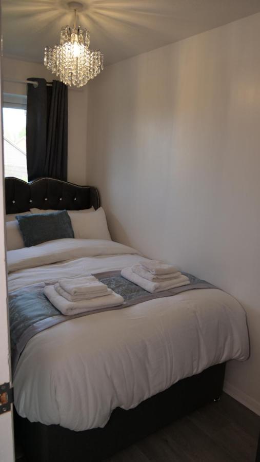 Milton Keynes Luxury Short Stay House With Wifi And Free Parking Wolverton  Exterior photo